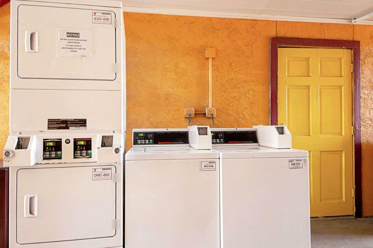 Economy Inn & Suites Denton Zewnętrze zdjęcie