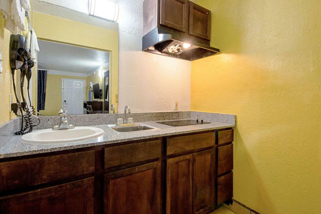 Economy Inn & Suites Denton Zewnętrze zdjęcie