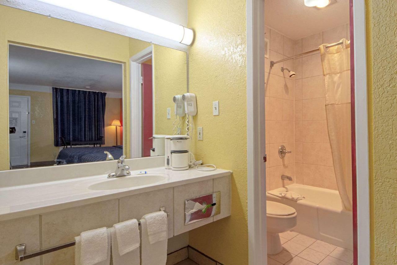 Economy Inn & Suites Denton Zewnętrze zdjęcie