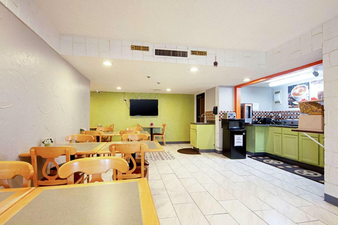 Economy Inn & Suites Denton Zewnętrze zdjęcie