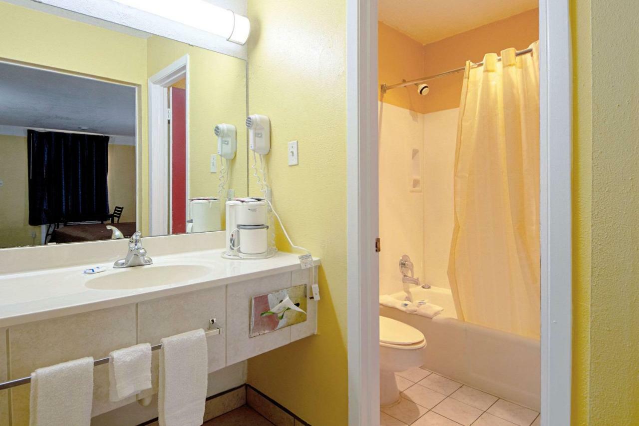 Economy Inn & Suites Denton Zewnętrze zdjęcie